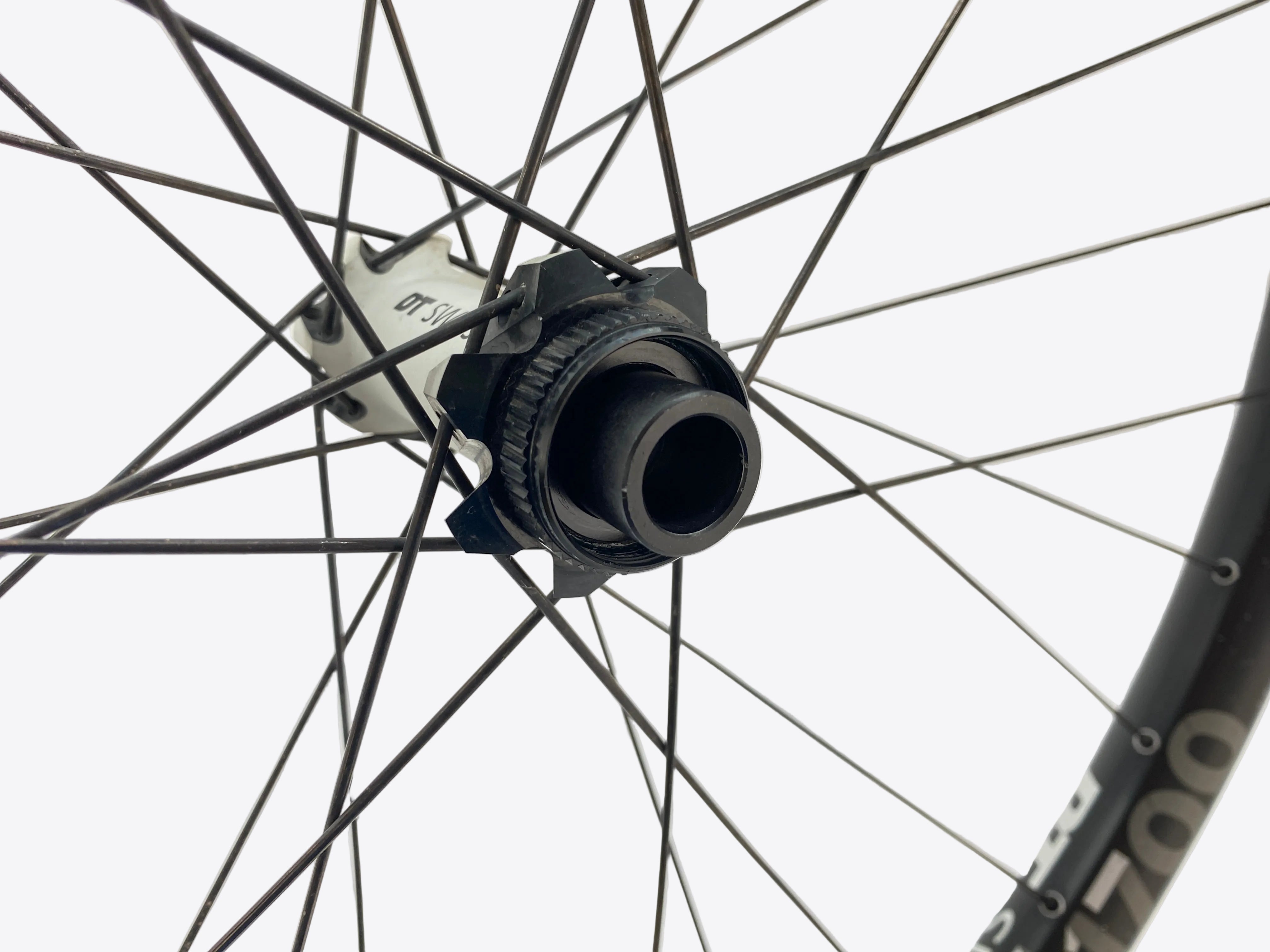 DT Swiss M1700 27.5 Plus Wheelset 35mm
