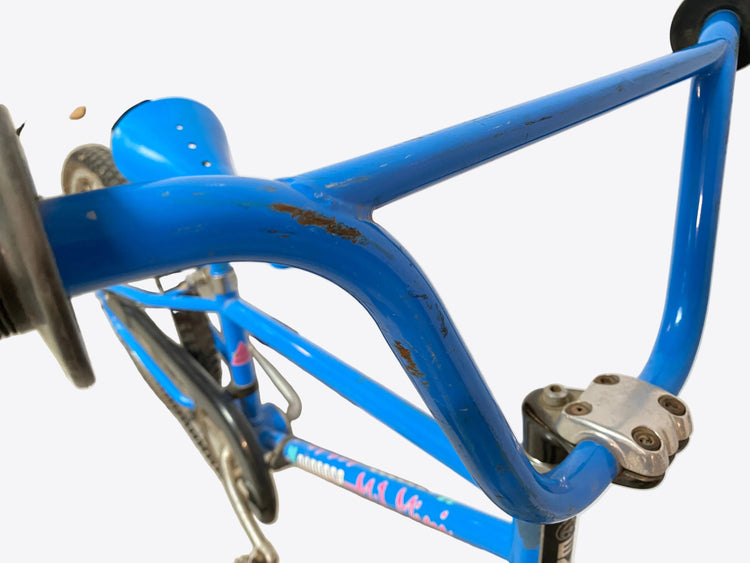 scratches on the handlebar right
