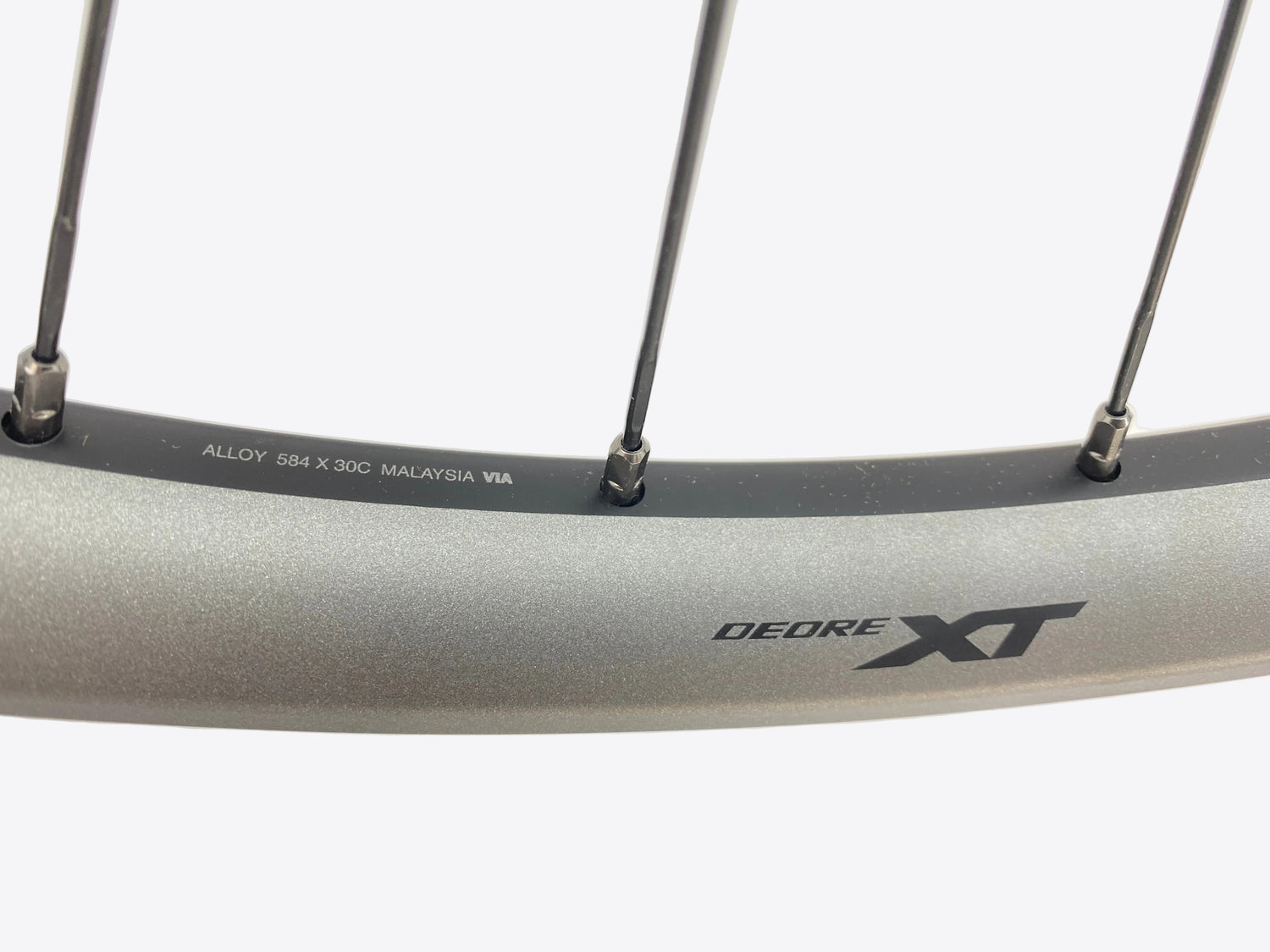 close up of model name and size