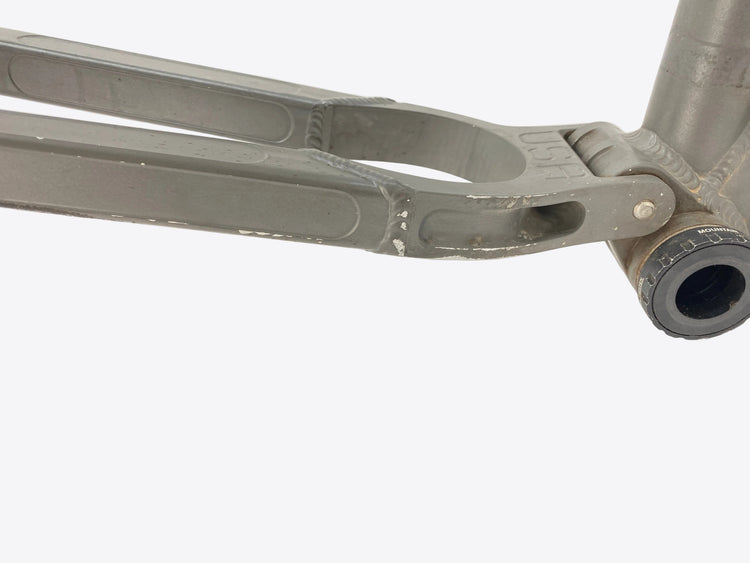 close up of the right chain stay