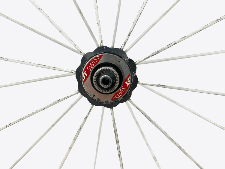 close up of the right side hub flange
