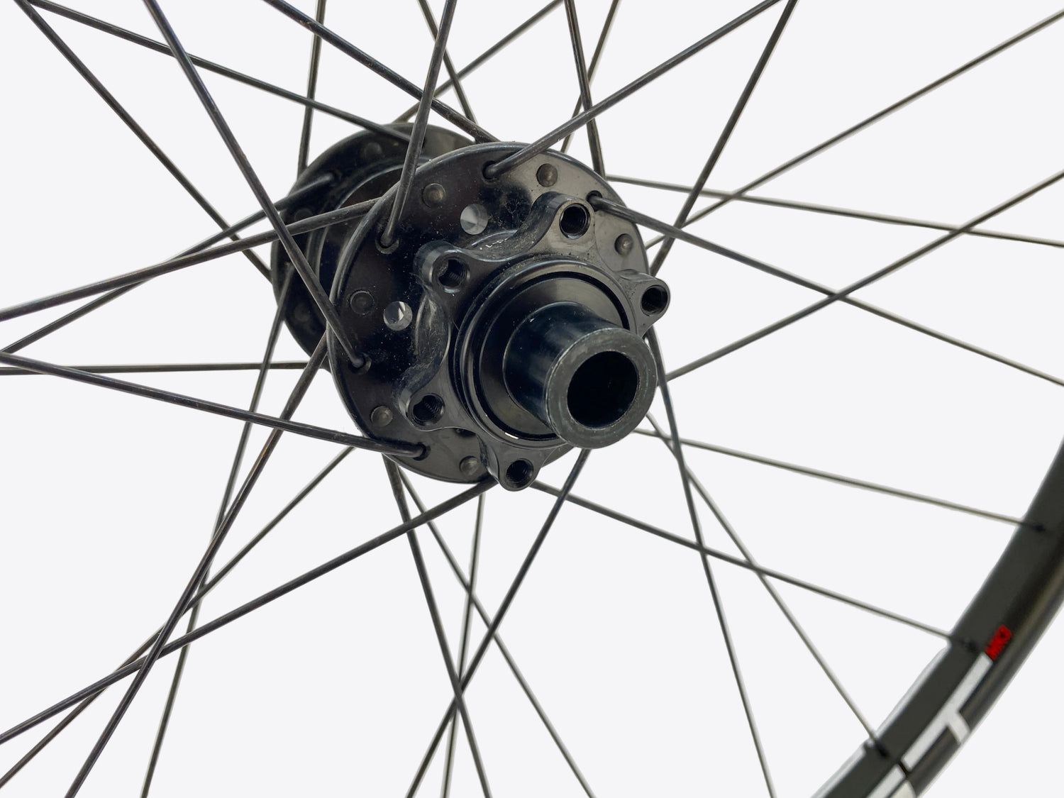 view of the left rear axle end