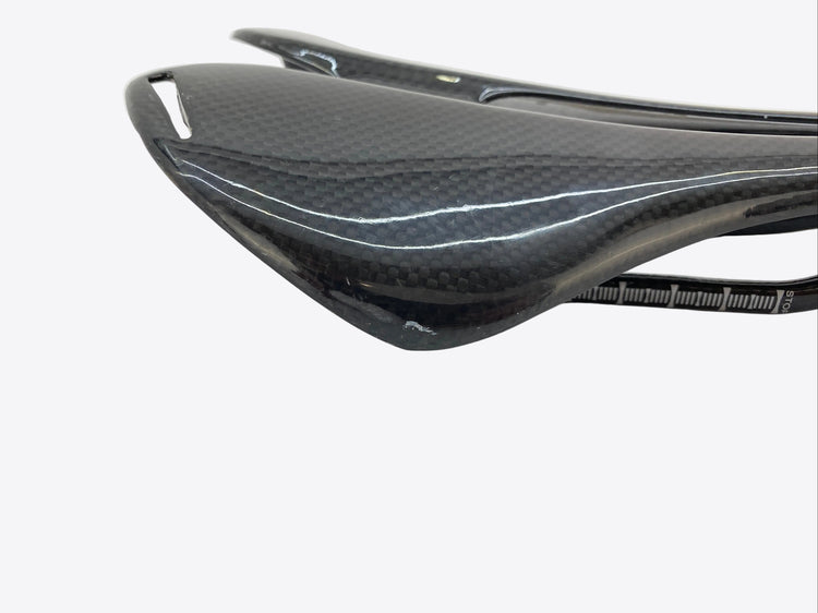 right side view of the saddle